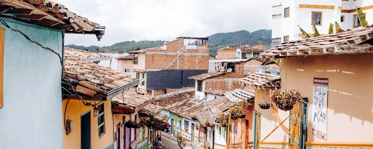 Vista panorámica de la Piedra del Peñol en Guatapé cerca de Medellín